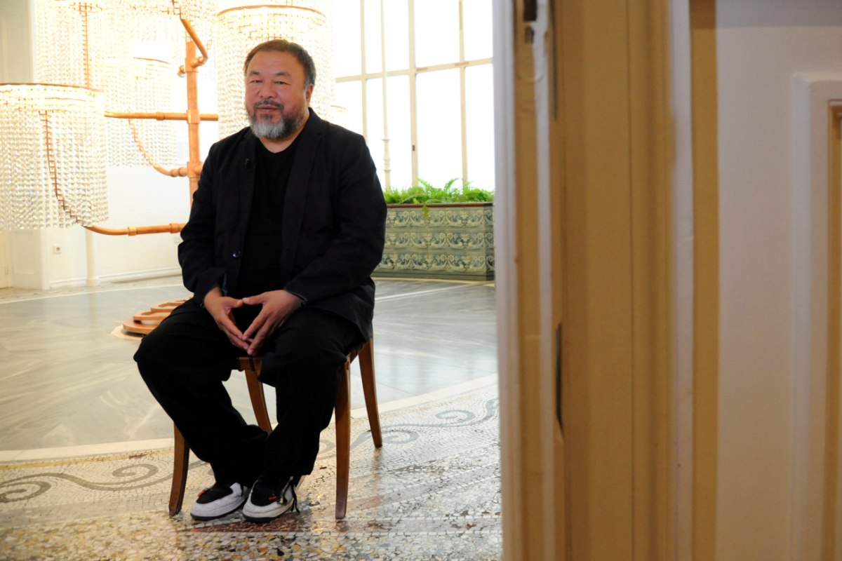 O Κινέζος καλλιτέχνης Άι Γουεϊγουέι βρέθηκε στα πολεμικά μέτωπα της Ουκρανίας