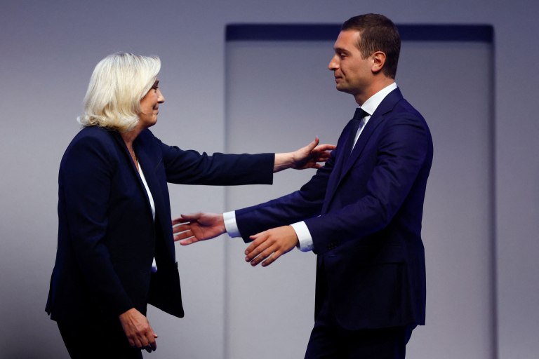 Λεπέν ή Μπαρντελά; Η γαλλική ακροδεξιά μπροστά σε δίλημμα – Που ίσως κρύβει και κρίση ταυτότητας