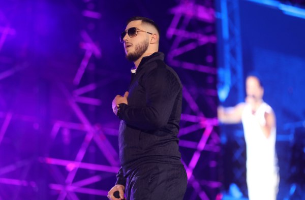 Το «χώσιμο» του Rack σε 15χρονο που έπινε αλκοόλ σε live του δίχασε το ίντερνετ: σωστός ή υποκριτής;