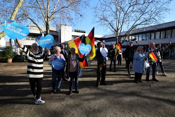 Γερμανία: Πρώτο κόμμα η AfD σε νέα δημοσκόπηση – Επιβεβαιώνεται η δυσαρέσκεια για τον Μερτς