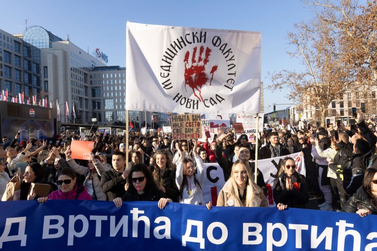 Σερβία: Σύλληψη πρώην κυβερνητικών στελεχών για την τραγωδία στο Νόβι Σαντ – 11 άτομα στο στόχαστρο των αρχών