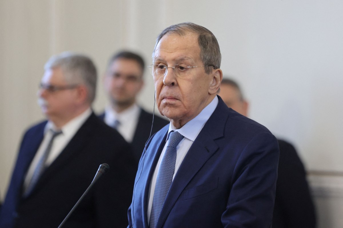 Σύνοδος ΗΠΑ – Ρωσία: Το φούτερ του Λαβρόφ προκάλεσε συζητήσεις στην Αλάσκα