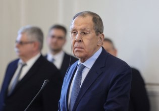 Σύνοδος ΗΠΑ – Ρωσία: Το φούτερ του Λαβρόφ προκάλεσε συζητήσεις στην Αλάσκα