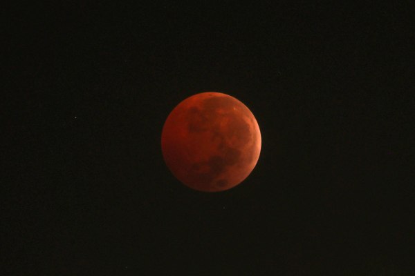 Προσεχώς ολική έκλειψη σελήνης – Τι πρέπει να ξέρετε για το «ματωμένο φεγγάρι»