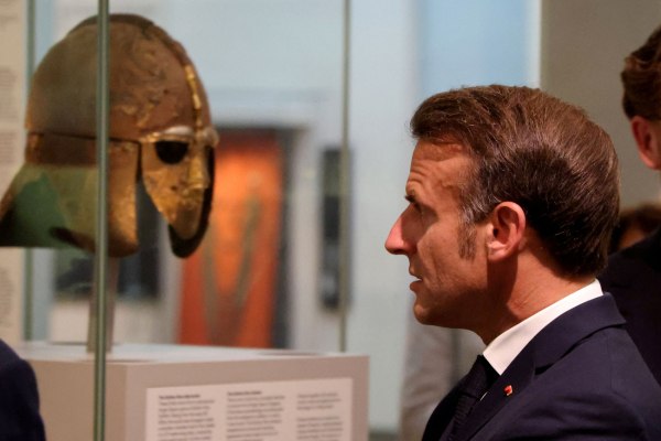 Γαλλία: Yιοθετεί νομοσχέδιο για την επιστροφή αντικειμένων της αποικιοκρατικής περιόδου