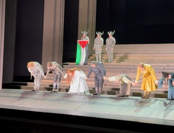 Ο διευθυντής της Βασιλικής Όπερας για την διαμαρτυρία του χορευτή με την παλαιστινιακή σημαία