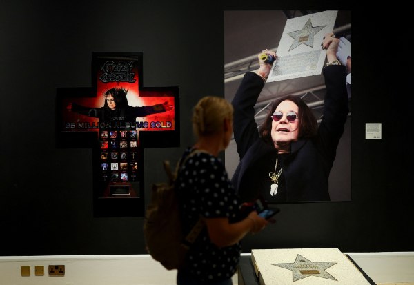 Αναβλήθηκε η προβολή του ντοκιμαντέρ για το τελευταίο κεφάλαιο της ζωής του Όζι Όσμπορν