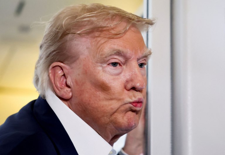 «Δυσκολεύεται να ολοκληρώσει μια σκέψη»: Στο μικροσκόπιο και πάλι η πνευματική οξύτητα του Τραμπ