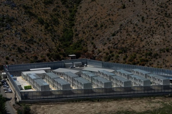 Το Δικαστήριο της ΕΕ αποφάνθηκε κατά της Ιταλίας για τα κέντρα κράτησης μεταναστών στην Αλβανία