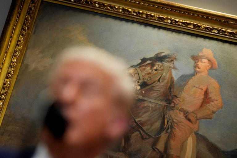 Τραμπ: Η λίστα με τους νέους σαρωτικούς δασμούς – Οι «αψυχολόγητες» επιλογές και η πρώτη αντίδραση των αγορών