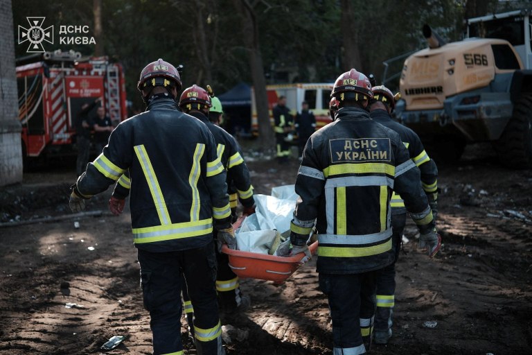 Ουκρανία: Από τους πιο πολύνεκρους βομβαρδισμούς στο Κίεβο – Σκοτώθηκαν 31 άνθρωποι, ανάμεσά τους και 5 παιδιά