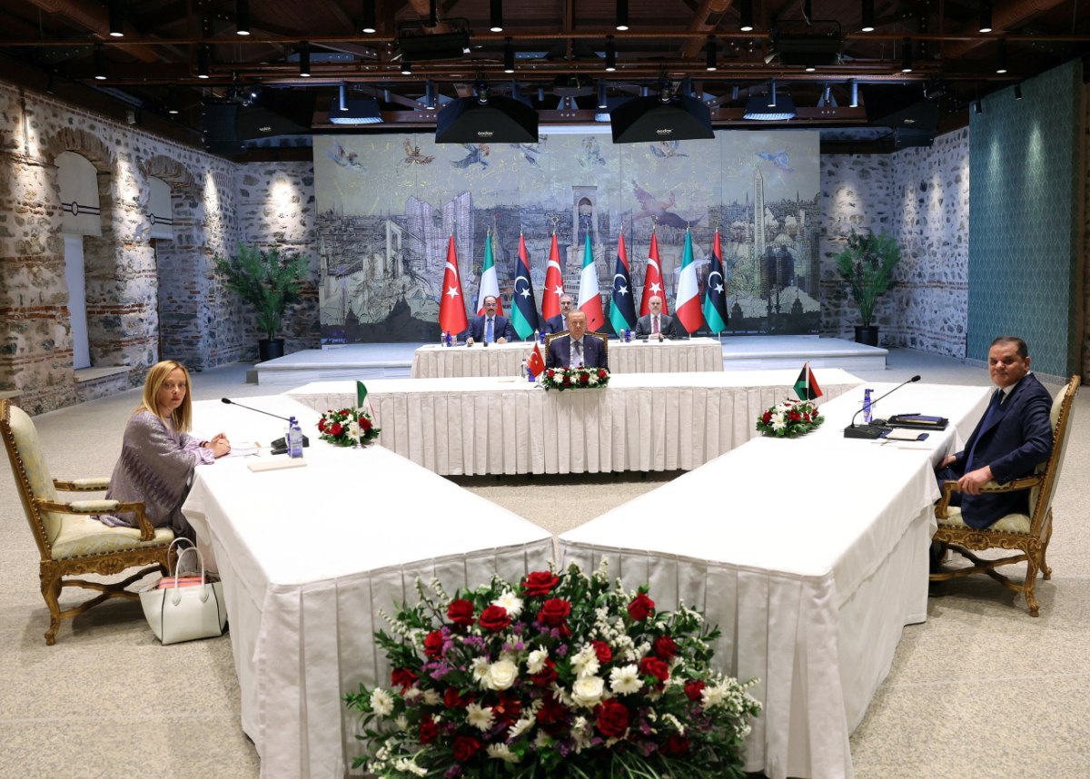 Αντιπολιτευτικά πυρά για την τριμερή Λιβύης – Ιταλίας – Τουρκίας – «Νέα διπλωματική ήττα Μητσοτάκη»