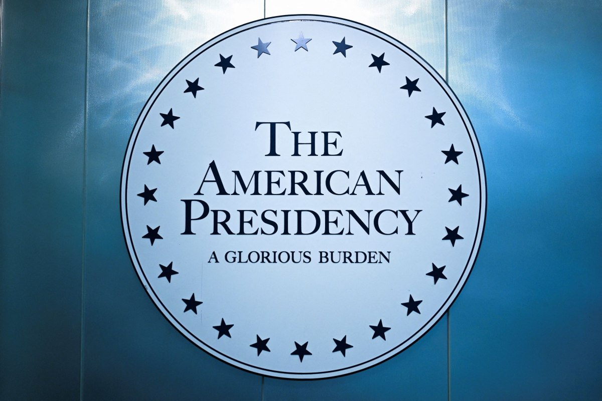 Smithsonian: Αφαίρεσε ετικέτα που αναφέρεται στις δύο παραπομπές του Ντόναλντ Τραμπ