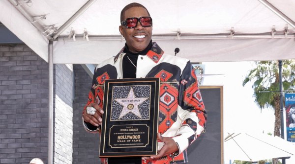 Ο Busta Rhymes χαρακτηρίζει την αγωγή που κατέθεσε πρώην βοηθός του ως «απόπειρα εκβιασμού»