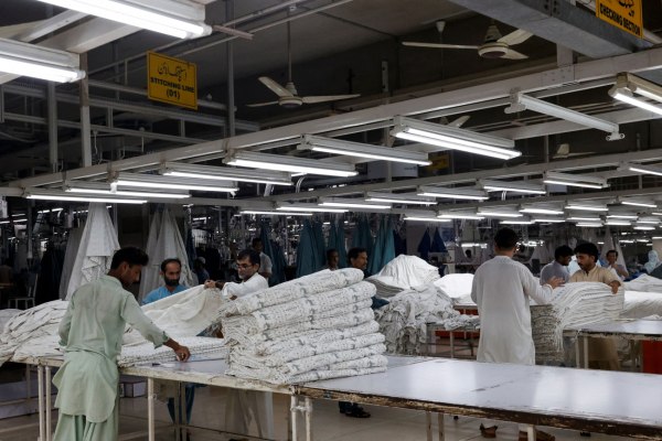 Τραμπ: Γιατί άφησε εισαγωγές αξίας 1 τρισ. να ξεφύγουν από το σφυρί των δασμών του