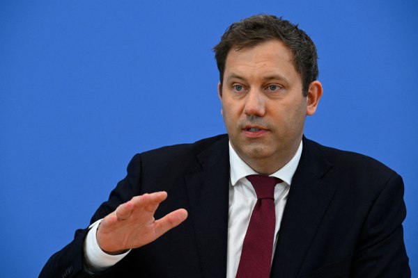 Αντικαγκελάριος Γερμανίας: Το Κίεβο μπορεί να βασίζεται στο Βερολίνο –  Ο Πούτιν δεν θα πρέπει να έχει αυταπάτες