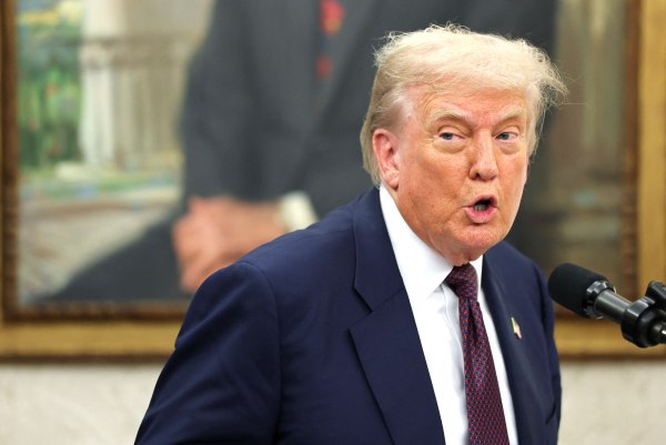 Τραμπ: Σε ισχύ από σήμερα οι νέοι δασμοί των ΗΠΑ – Σχεδιάζει νέους 100% σε όλα τα μικροτσίπ