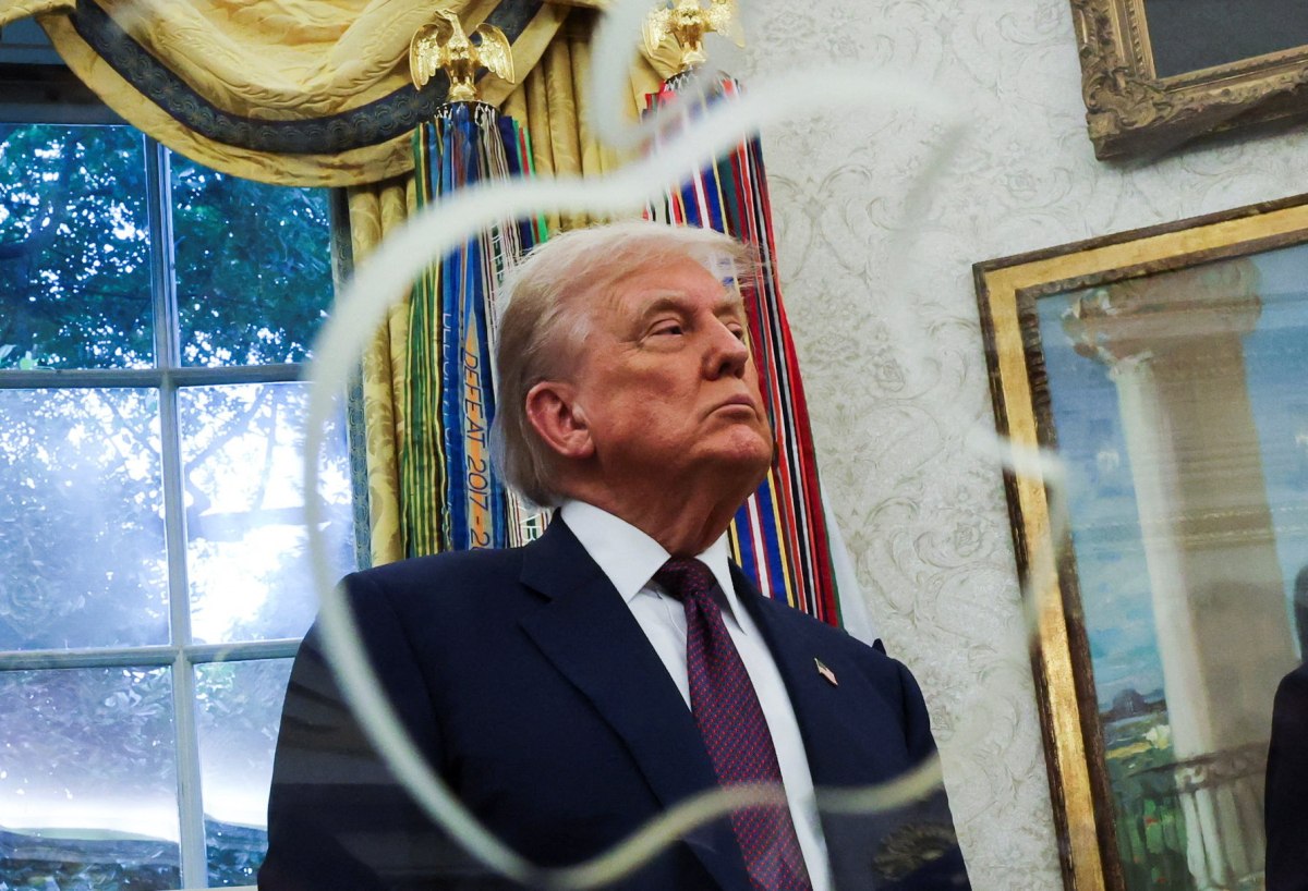 O Τραμπ πιέζει την Apple να μεταφέρει την παραγωγή των προϊόντων της από την Ασία στην Αμερική (Reuters)