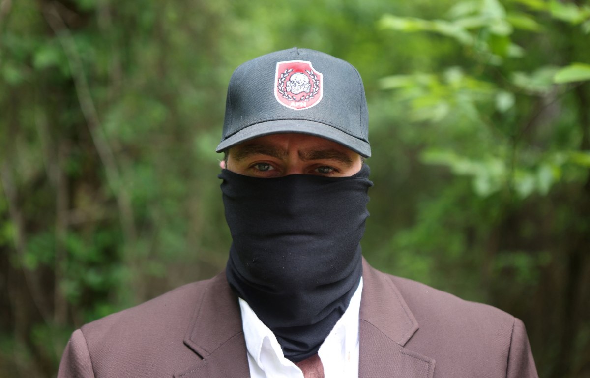 Reuters: Το αμερικανικό ναζιστικό κίνημα ανθεί στις ΗΠΑ του Τραμπ – Και ετοιμάζει φυλετικό πόλεμο