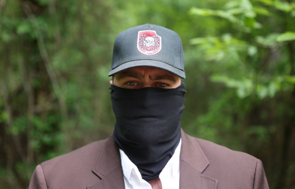 Reuters: Το αμερικανικό ναζιστικό κίνημα ανθεί στις ΗΠΑ του Τραμπ – Και ετοιμάζει φυλετικό πόλεμο