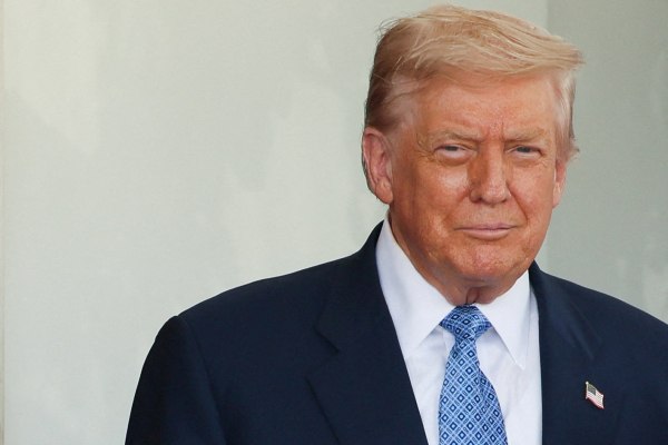 Από το Οβάλ Γραφείο στην Σίντνεϊ Σουίνι – Βλέπει ο Ντόναλντ Τραμπ «τον εαυτό του ως CEO των ΗΠΑ»;