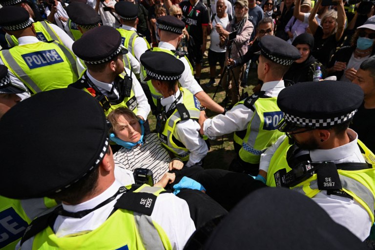 Βρετανία: Περισσότερες από 150 συλλήψεις διαδηλωτών κατά της απαγόρευσης του δικτύου Palestine Action