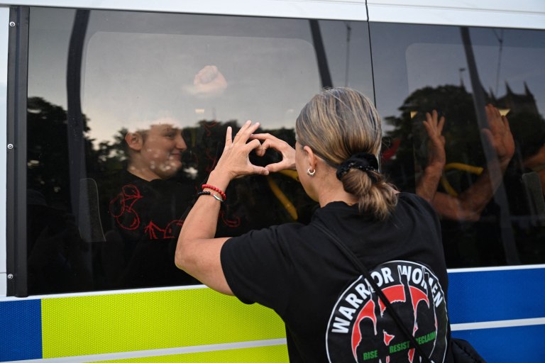 Λονδίνο: Εκατοντάδες συλλήψεις σε κινητοποίηση υποστήριξης της Palestine Action – Έχει χαρακτηριστεί τρομοκρατική οργάνωση