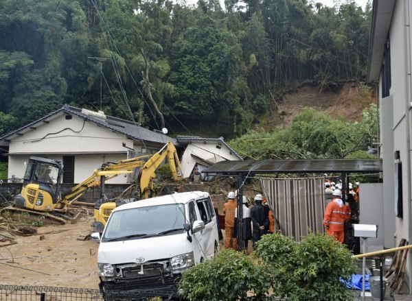 Ιαπωνία: Κατολισθήσεις και πλημμύρες από σφοδρές βροχοπτώσεις – Τραυματίες και αγνοούμενοι