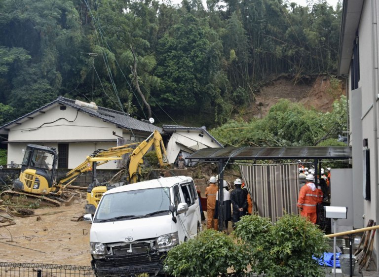 Ιαπωνία: Κατολισθήσεις και πλημμύρες από σφοδρές βροχοπτώσεις – Τραυματίες και αγνοούμενοι
