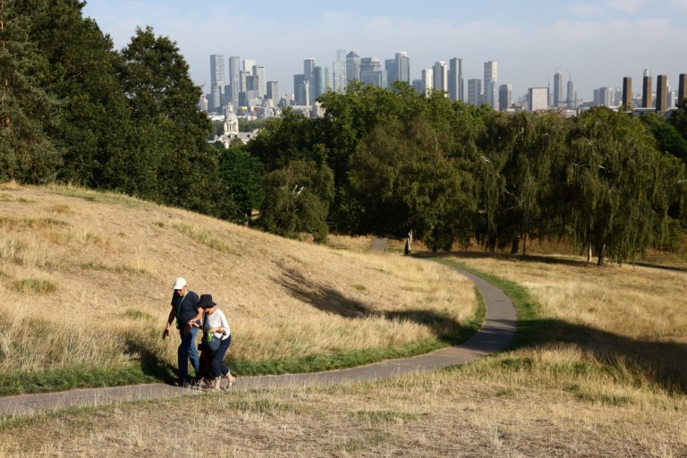 Η κλιματική αλλαγή πιέζει για αλλαγή στους κανόνες δόμησης στο Λονδίνο – Τα σπίτια είναι πολύ ζεστά πια