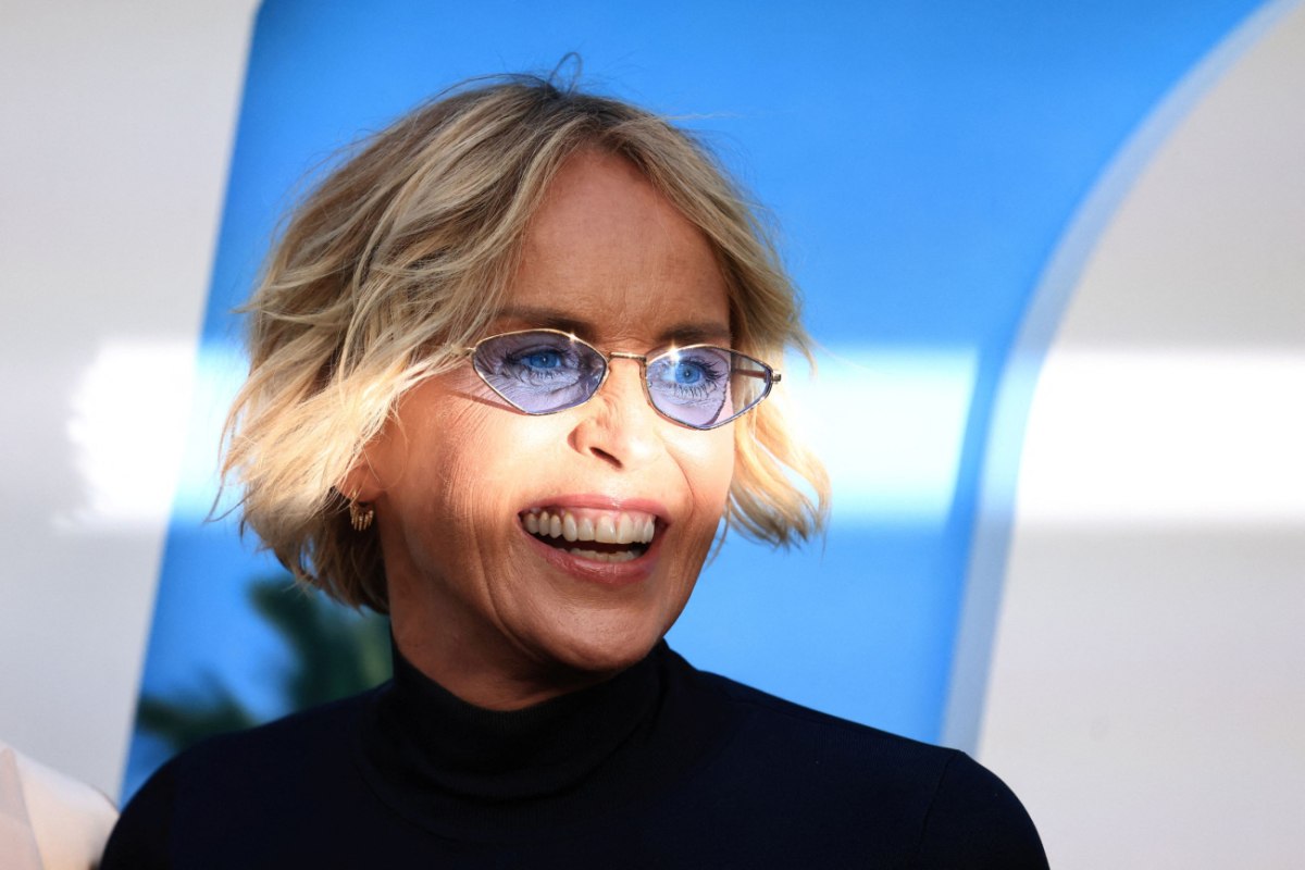 Σπάνια εμφάνιση – Η Σάρον Στόουν και οι τρεις γιοι της στο κόκκινο χαλί της ταινίας «Nobody 2»