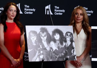 Από το «απεχθής» στο «τιμή μας»: H απάντηση των Kiss στην βράβευση από τον Τραμπ στα Kennedy Center Honors