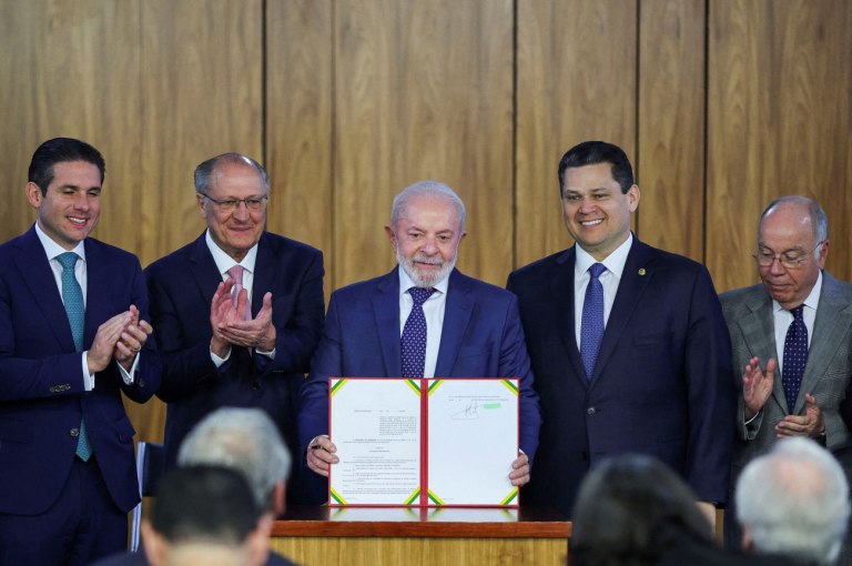 Η Βραζιλία είναι ανοιχτή στις επιχειρήσεις, δηλώνει ο Λούλα