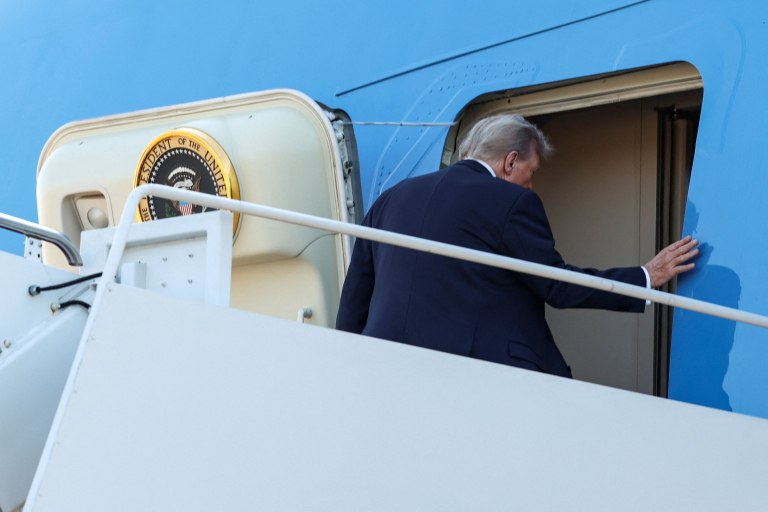 «Η Ουκρανία θα αποφασίσει για τυχόν ανταλλαγές εδαφών με τη Ρωσία» – Δήλωση Τραμπ μέσα από το Air Force One