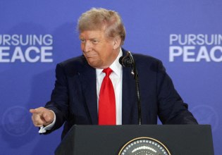 Τραμπ: Μίλησε με Ζελένσκι και Ευρωπαίους – «Δεν συζητήσαμε για τριμερή συνάντηση», λέει το Κρεμλίνο