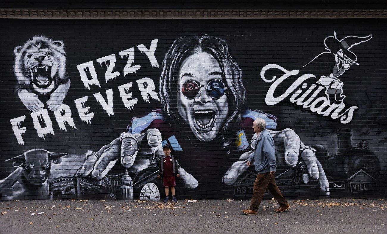 Οι οπαδοί της Άστον Βίλα τίμησαν τη μνήμη του Όζι Όσμπορν