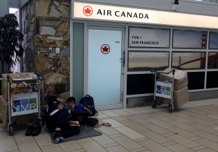 Καθηλωμένες εκατοντάδες πτήσεις της Air Canada λόγω απεργίας