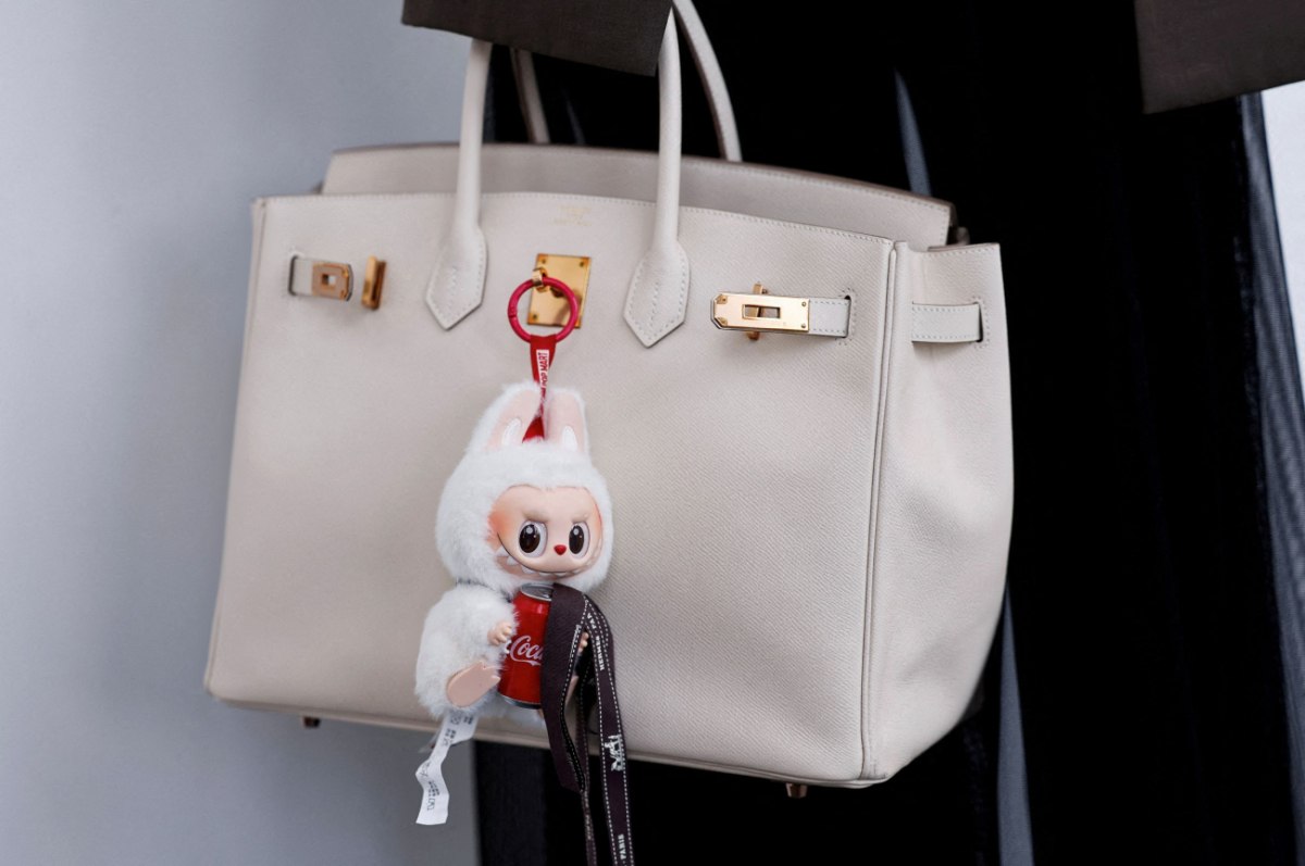 Labubu υπερδύναμη δισεκατομμυρίων: H Pop Mart ροκάνισε Mattel και Barbie – «Αύξηση εσόδων 1.200% μέσα στο 2025»