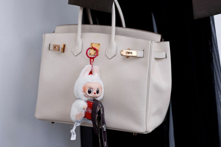 Labubu υπερδύναμη δισεκατομμυρίων: H Pop Mart ροκάνισε Mattel και Barbie – «Αύξηση εσόδων 1.200% μέσα στο 2025»