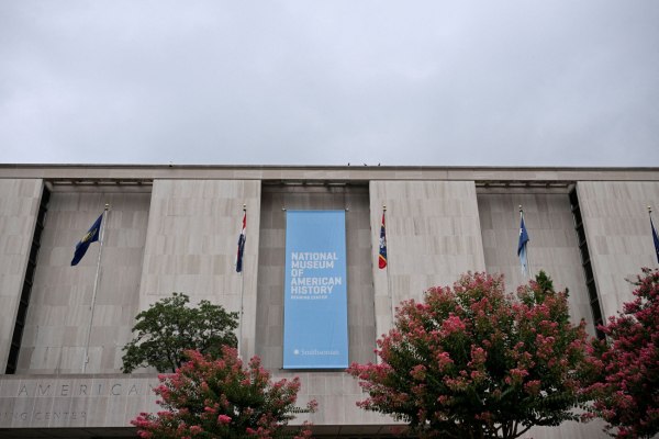 Smithsonian: Το μέλλον της αμερικανικής ιστορίας στο τραπέζι Τραμπ – Μπαντς