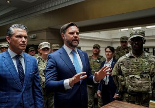 Τζέι Ντι Βανς: Γιουχαρίσματα στον αντιπρόεδρο των ΗΠΑ κατά την επίσκεψή του σε στρατιώτες της Εθνοφρουράς