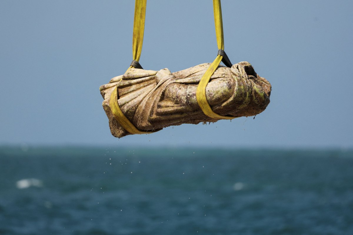 Απομεινάρια βυθισμένης πόλης 2.000 ετών ανασύρθηκαν από τη θάλασσα ανοιχτά της Αλεξάνδρειας [βίντεο]