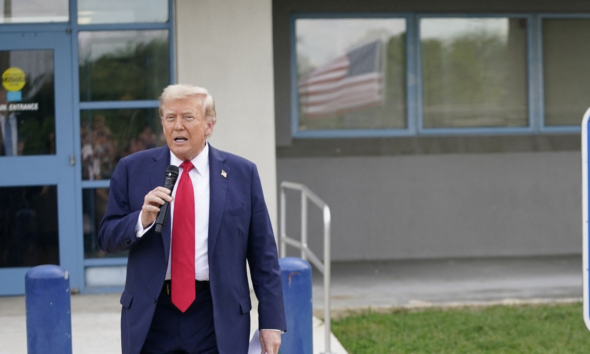 Έχουν κολλήσει με το πόσο κακή ήταν η δουλεία: Ο Ντόναλντ Τραμπ τα βάζει και με το Ίδρυμα Σμιθσόνιαν