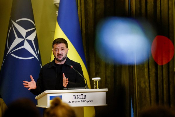 Ο Ζελένσκι δεσμεύεται να συνεχίσει την προσπάθεια για ειρήνη, καθώς η Ουκρανία γιορτάζει την ημέρα της ανεξαρτησίας