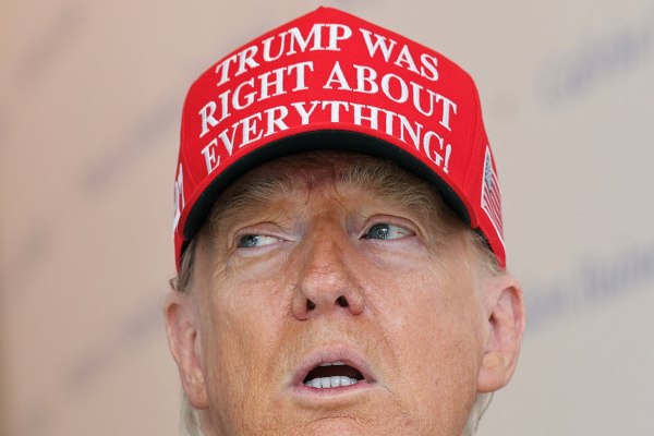 Τραμπ: Δεν επιθυμεί να είναι στη συνάντηση Ζελένσκι-Πούτιν – «Είναι λίγο σαν το λάδι και το ξίδι, δεν τα πάνε καλά»