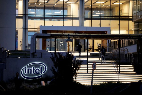 Οι ΗΠΑ αποκτούν μετοχικό μερίδιο στην Intel – Έκλεισε η συμφωνία μεταξύ των δύο πλευρών