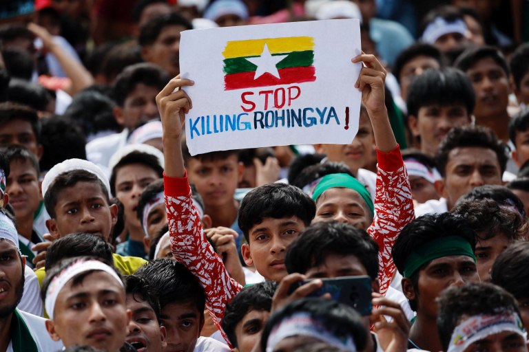 Ινδία: «Μας έβαλαν στο πλοίο σαν αιχμαλώτους και μετά μας πέταξαν στη θάλασσα» – Το δράμα των Ροχίνγκια