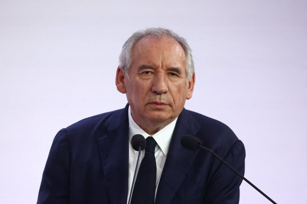 Ακόμα μία πολιτική κρίση στη Γαλλία – Τριγμοί και ανησυχία μετά την απόφαση Μπαϊρού για ψήφο εμπιστοσύνης