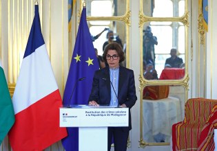 Η Γαλλία επιστρέφει ανθρώπινα λείψανα στη Μαδαγασκάρη – Η αποικιοκρατική βία άφησε μια «ανοιχτή πληγή» στη χώρα