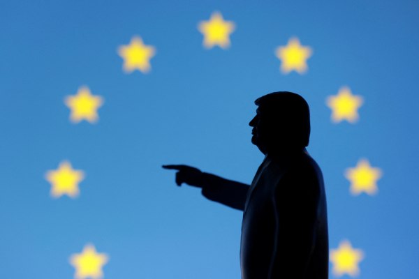 Η ΕΕ απορρίπτει τις απειλές Τραμπ για τους «άδικους» κανονισμούς του Διαδικτύου